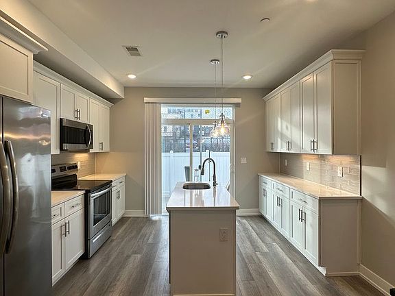 4th image of 2550 N Howard St APT 1