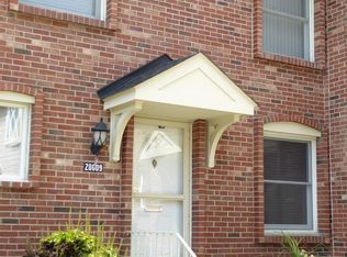 20009 S Great Oaks Cir, Clinton Township, MI 48036