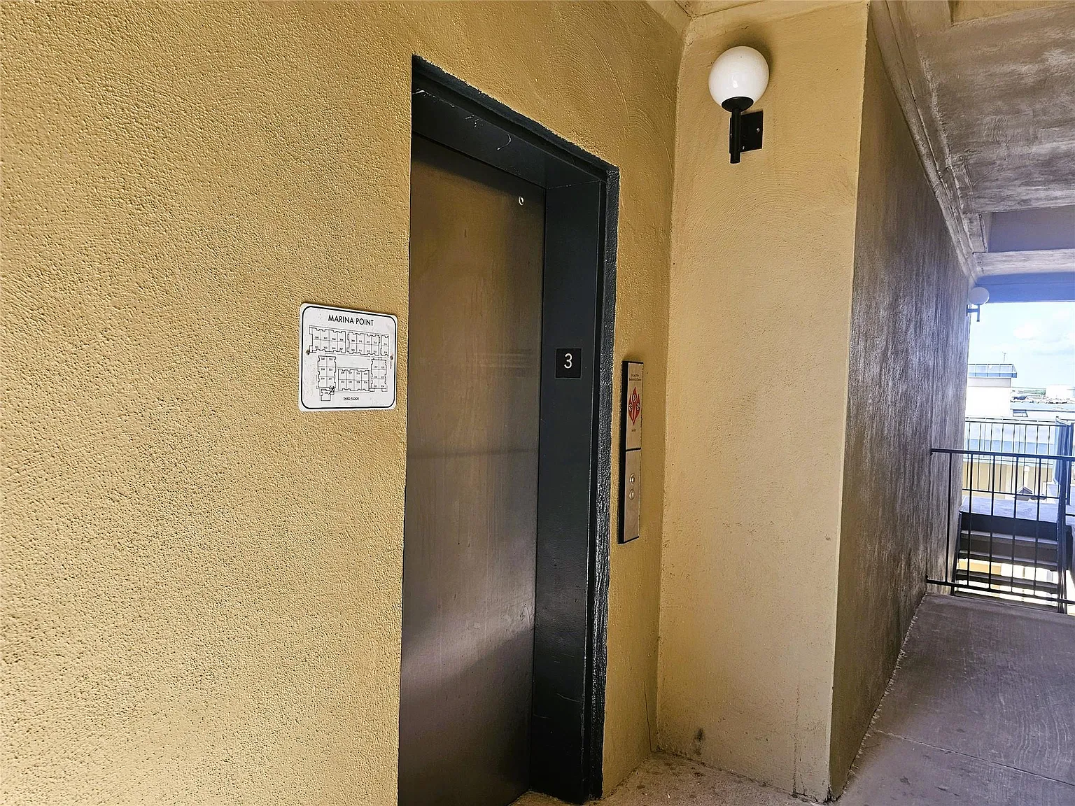 2 bed, 2.5 bath, 1178 sqft, $1,599 — Photo 2