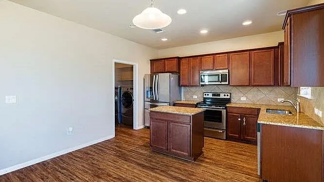 402 Zenith Rd — Photo 43