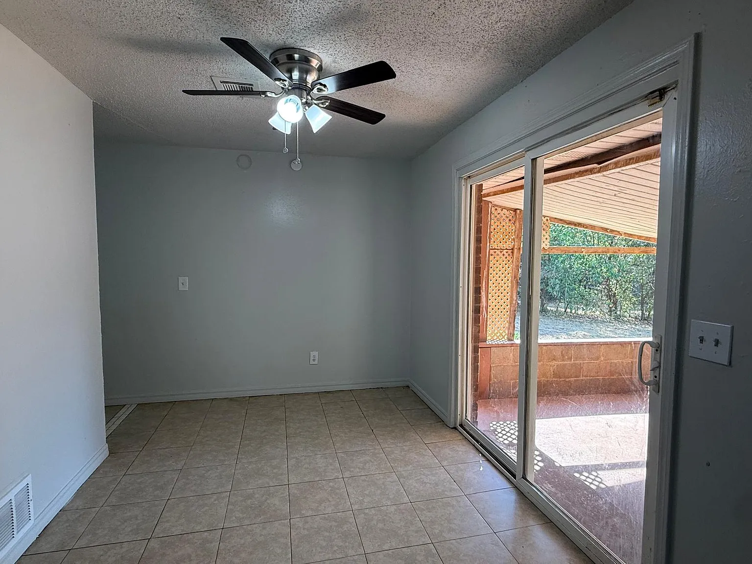 3 bed, 1382 sqft, $1,250 — Photo 4