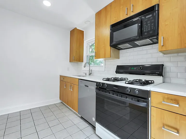 179 Christie Heights St #B — Photo 9