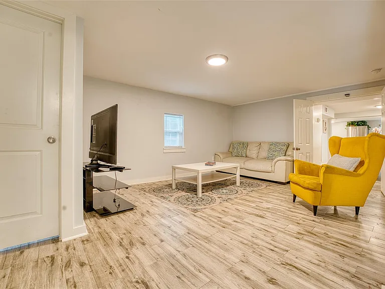 1917 Avenue M 1/2 — Photo 13