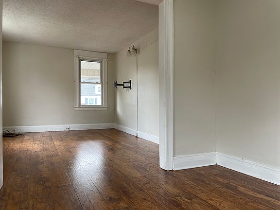 2nd image of 710 Dellwood St #2