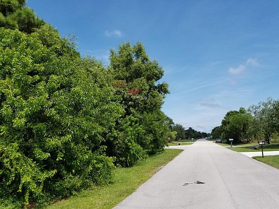 4th image of 1913 SE South Buttonwood Drive