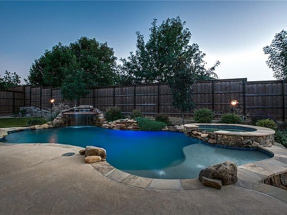3rd image of 307 Palomino Ln