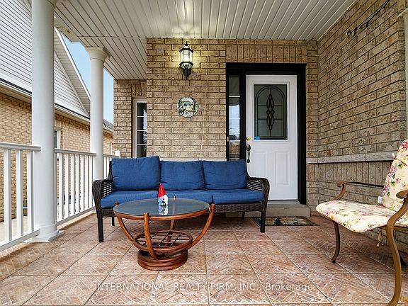 5th image of 14 Stuart Ave