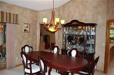 4th image of 594 Alex Ct