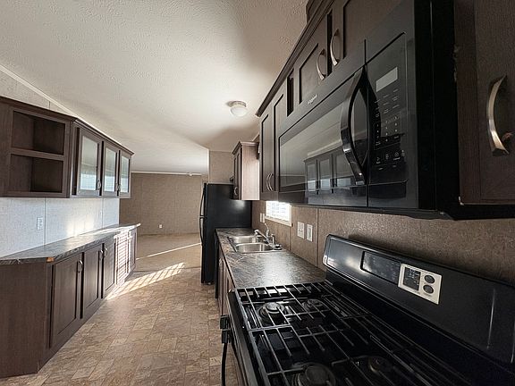 4th image of 12 E Manor St