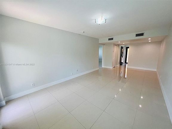 4th image of 1725 Normandy Dr APT 1