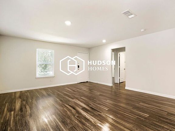 3rd image of 5908 Oakdale Dr