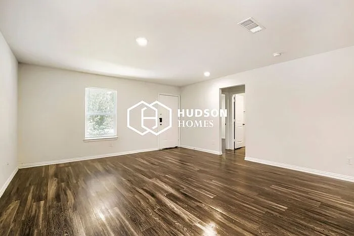 5908 Oakdale Dr — Photo 3