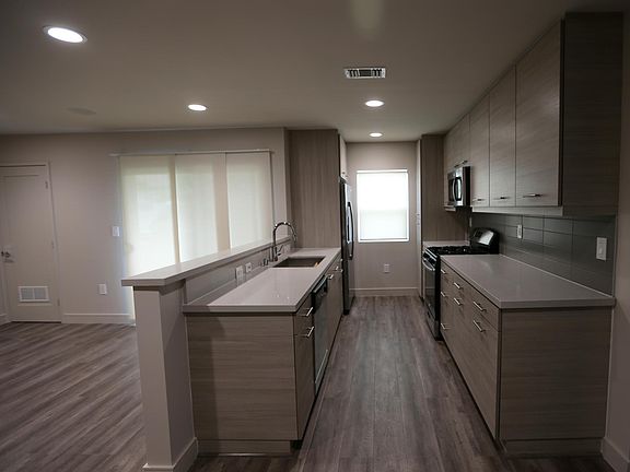 4th image of 1342 N Fairfax Ave APT 7