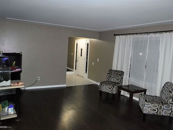 4th image of 23429 Myrtle Dr