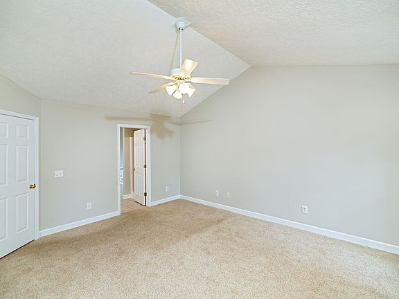 2nd image of 10 Hampshire Ln