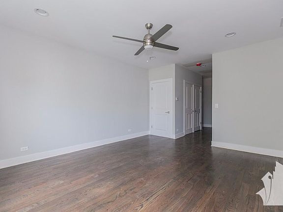 4th image of 3915 N Janssen Ave #1W