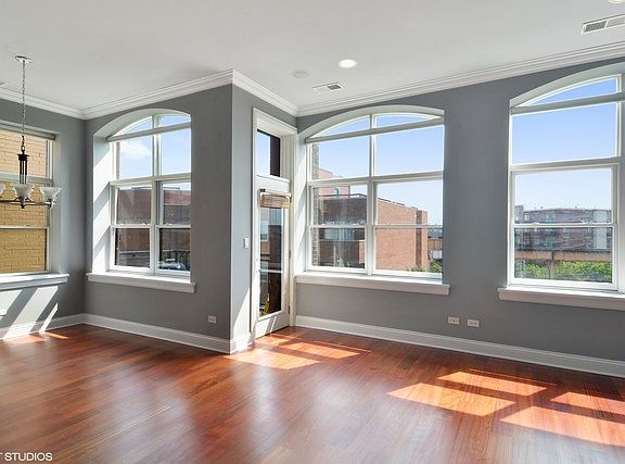 2nd image of 1821 N Milwaukee Ave #401