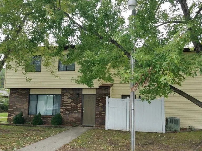504 N Beadle Dr #C — Photo 11
