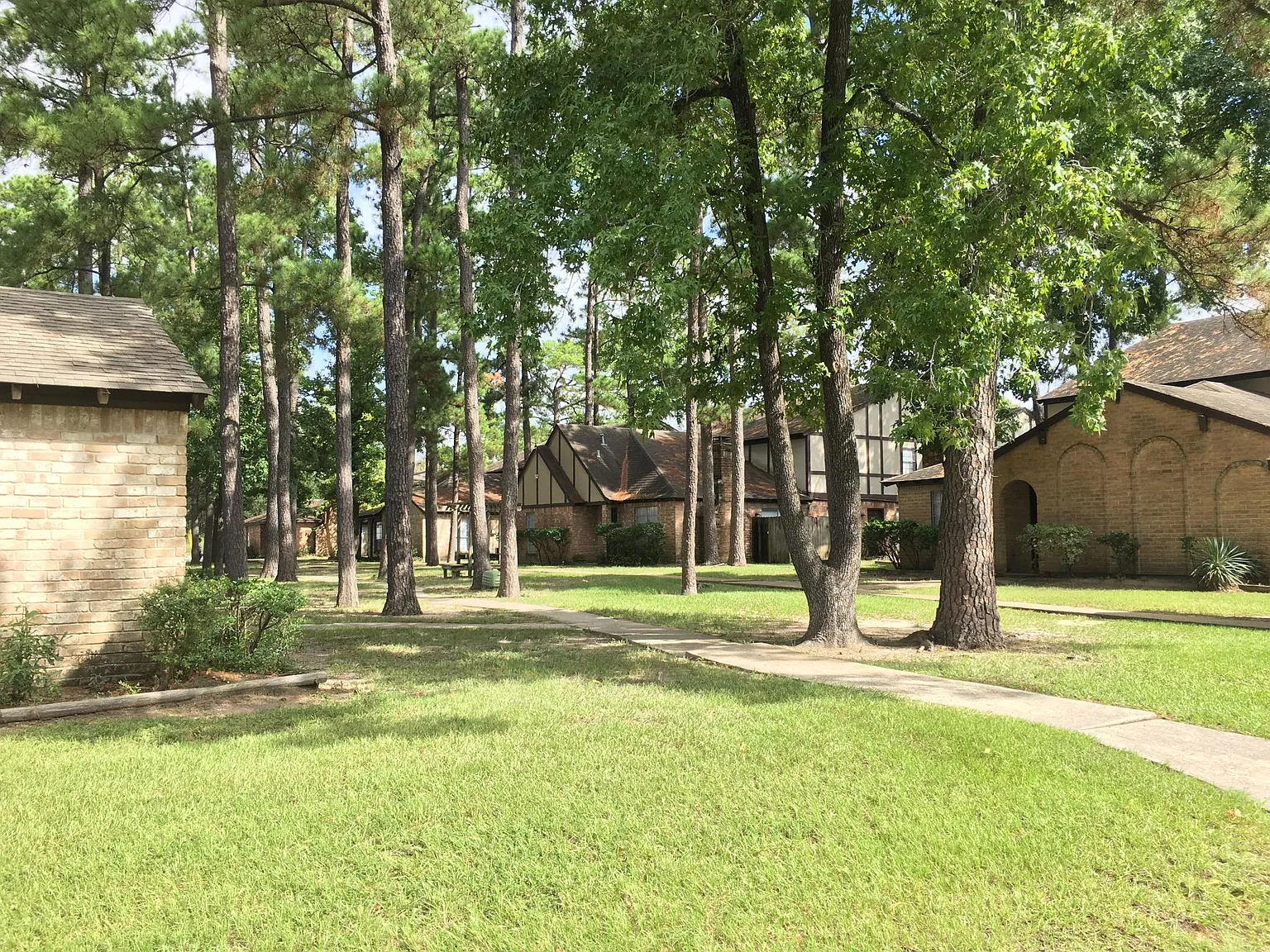 Pinewood Townhomes — Photo 1