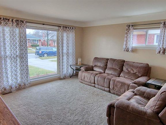 4th image of 21749 Timberidge St