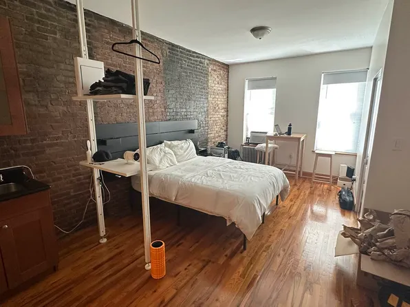 1079 Manhattan Avenue image 1 of 5