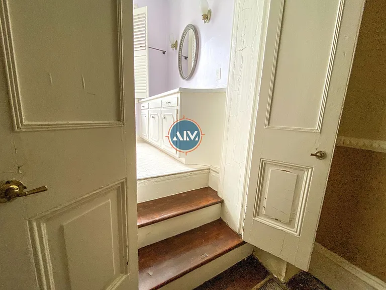 208 E Taylor St — Photo 41