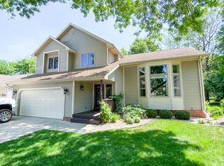 203 Trail Ridge Rd, Brookings, SD 57006