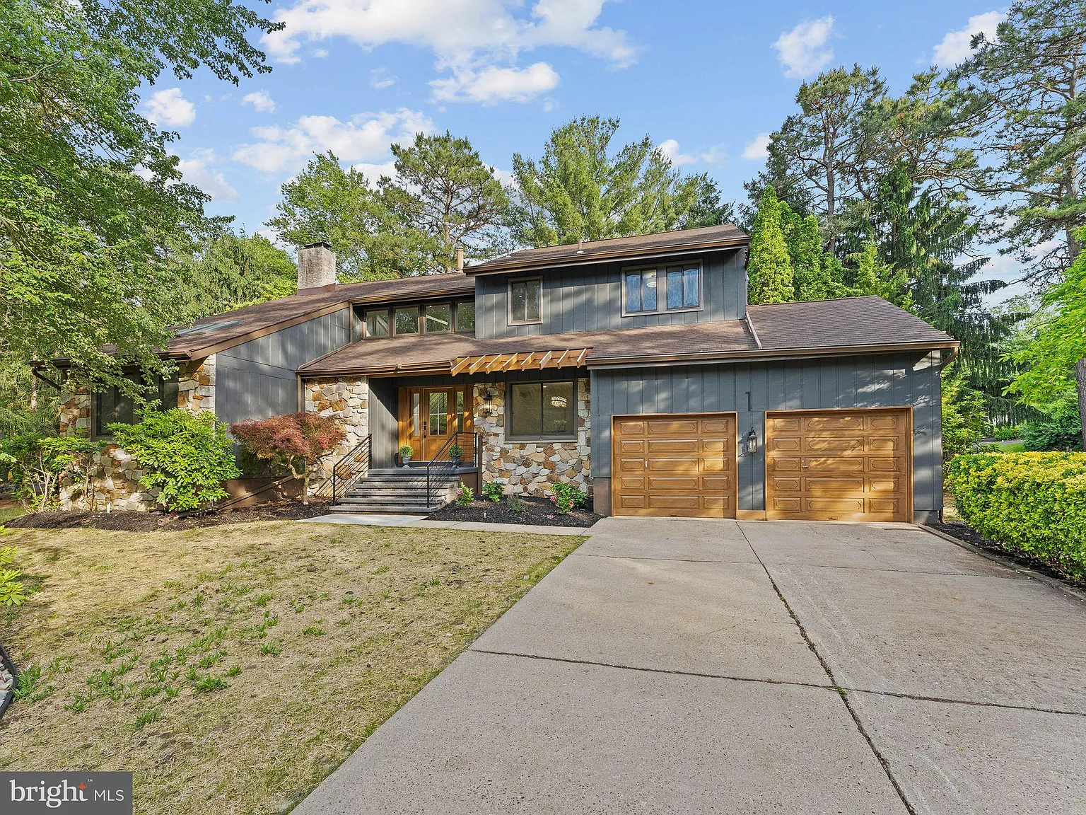 4 bed, 2.5 bath, 2672 sqft, $5,500 — Photo 2