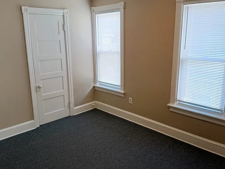 513 Hanover St — Photo 10