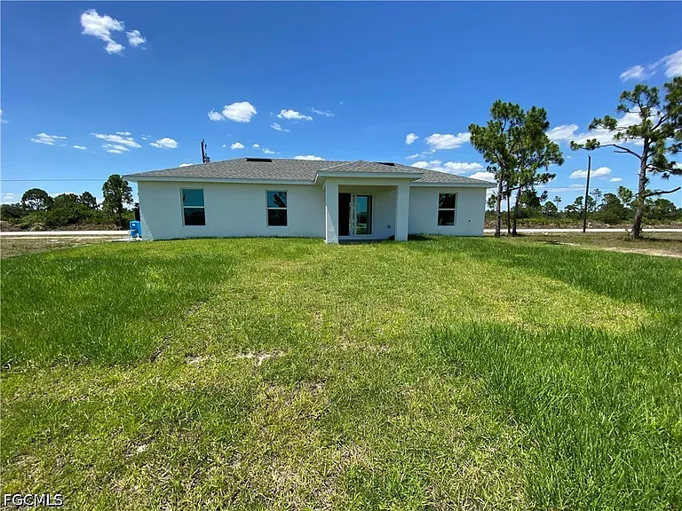 1906 Jacaranda Pkwy W — Photo 2