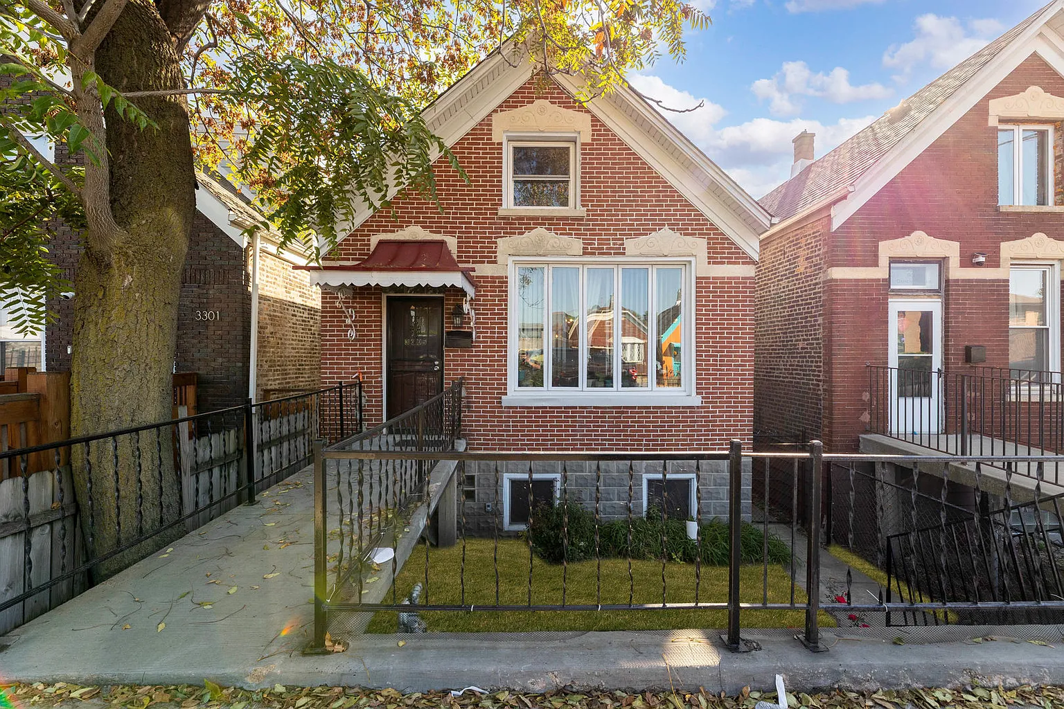 3305 S Damen Ave photo 1