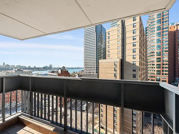 100 Beekman St APT 12E, New York, NY 10038