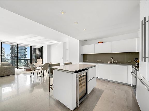 3rd image of 88 SW 7th St APT 2105