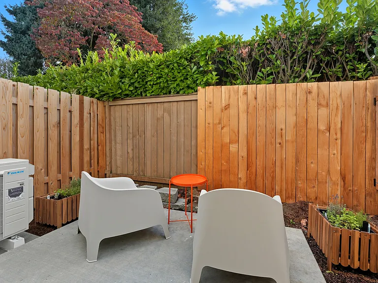 330 NE 58th Ave — Photo 28