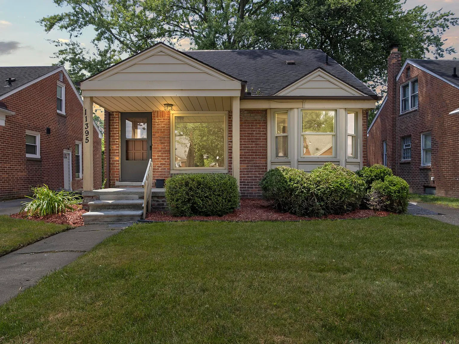 3 bed, 1213 sqft, $1,800 — Photo 1