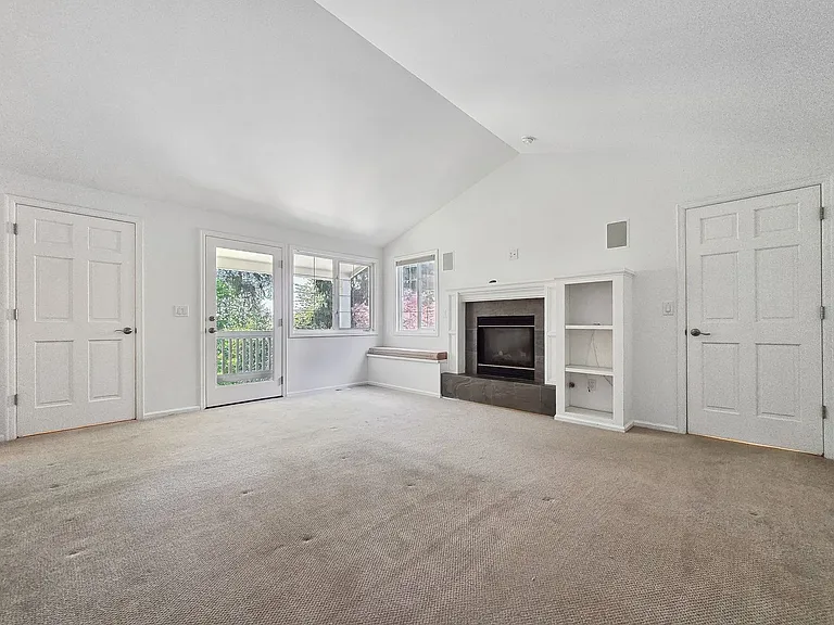 10058 NE 29th Pl — Photo 10