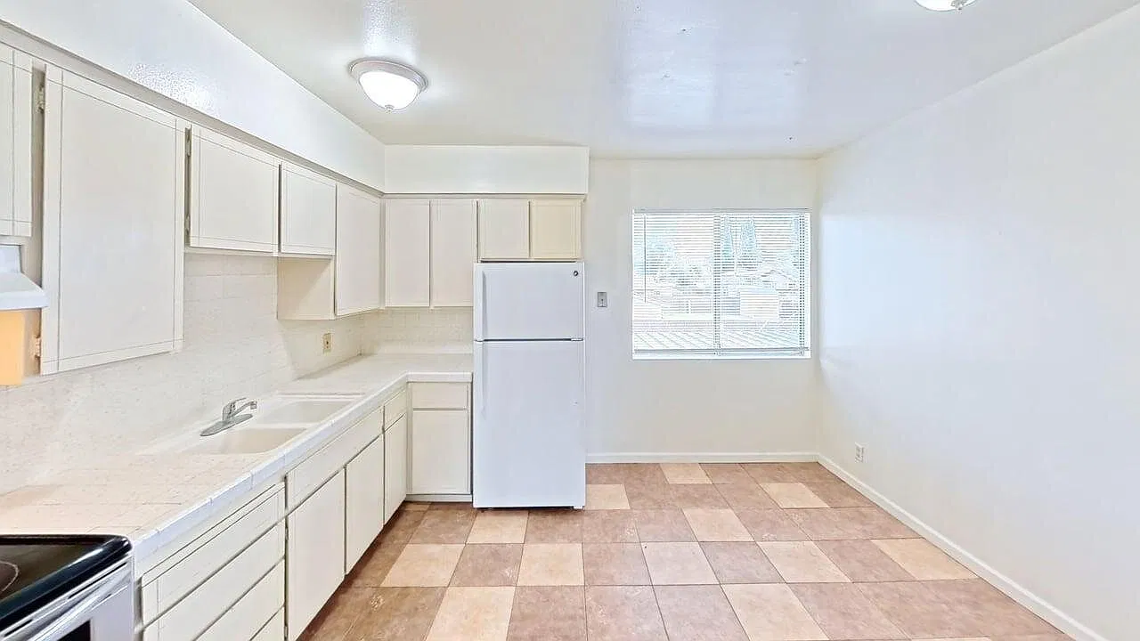 1215-F — Photo 2