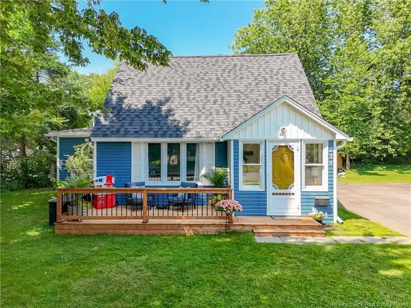 239 Medley St, Fredericton, NB E3A 3B5