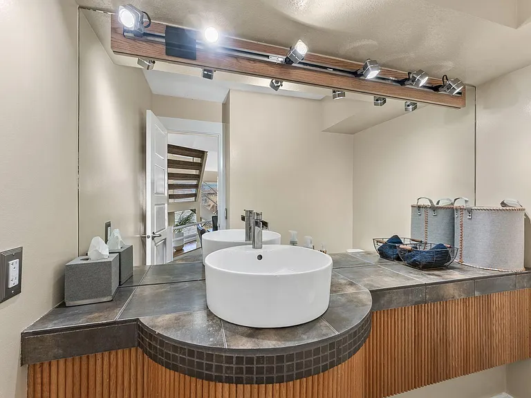 1749 S Oak Springs Dr — Photo 11