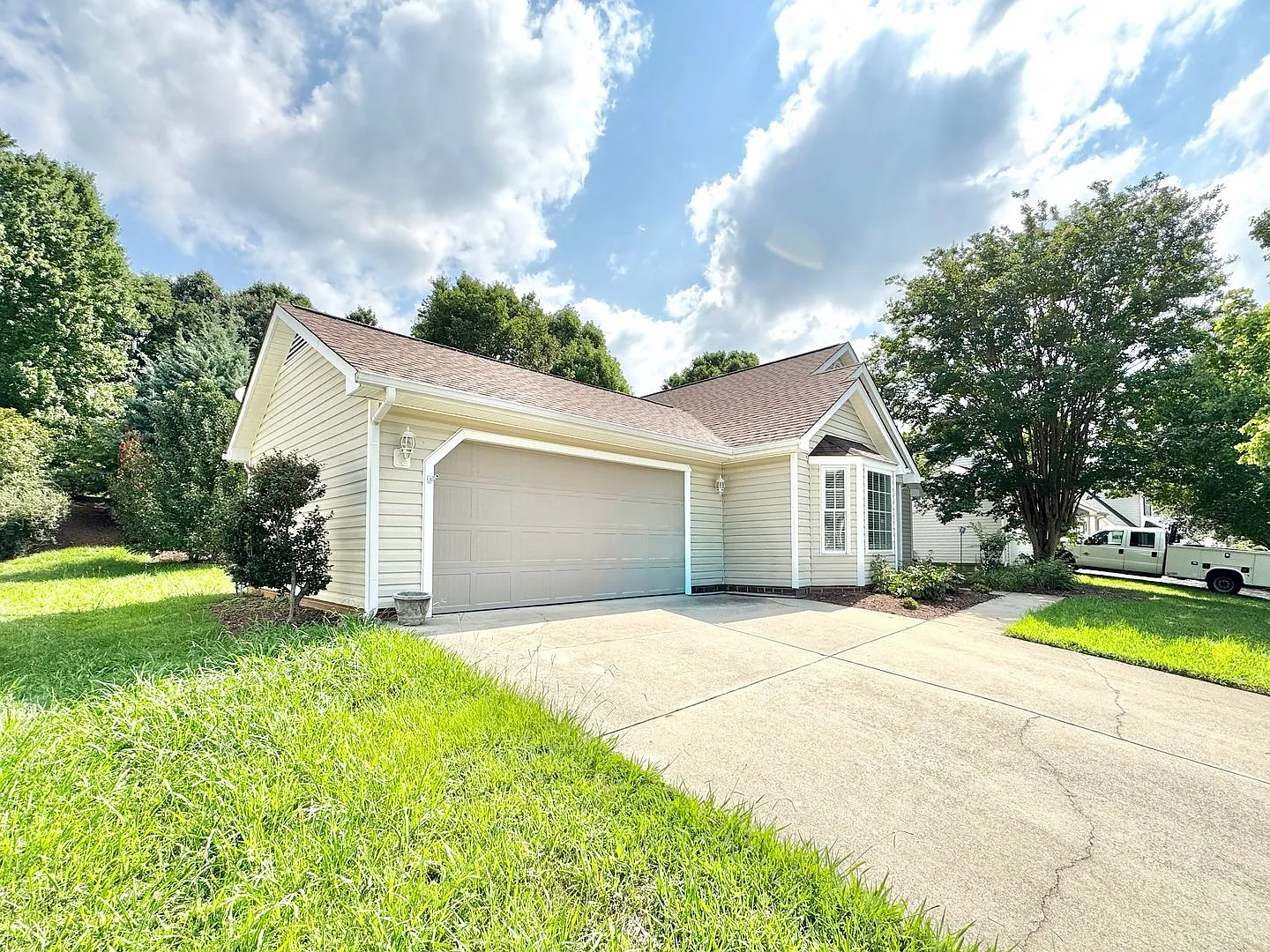 Adorable 3 Bedroom Home in High Point! — Photo 2