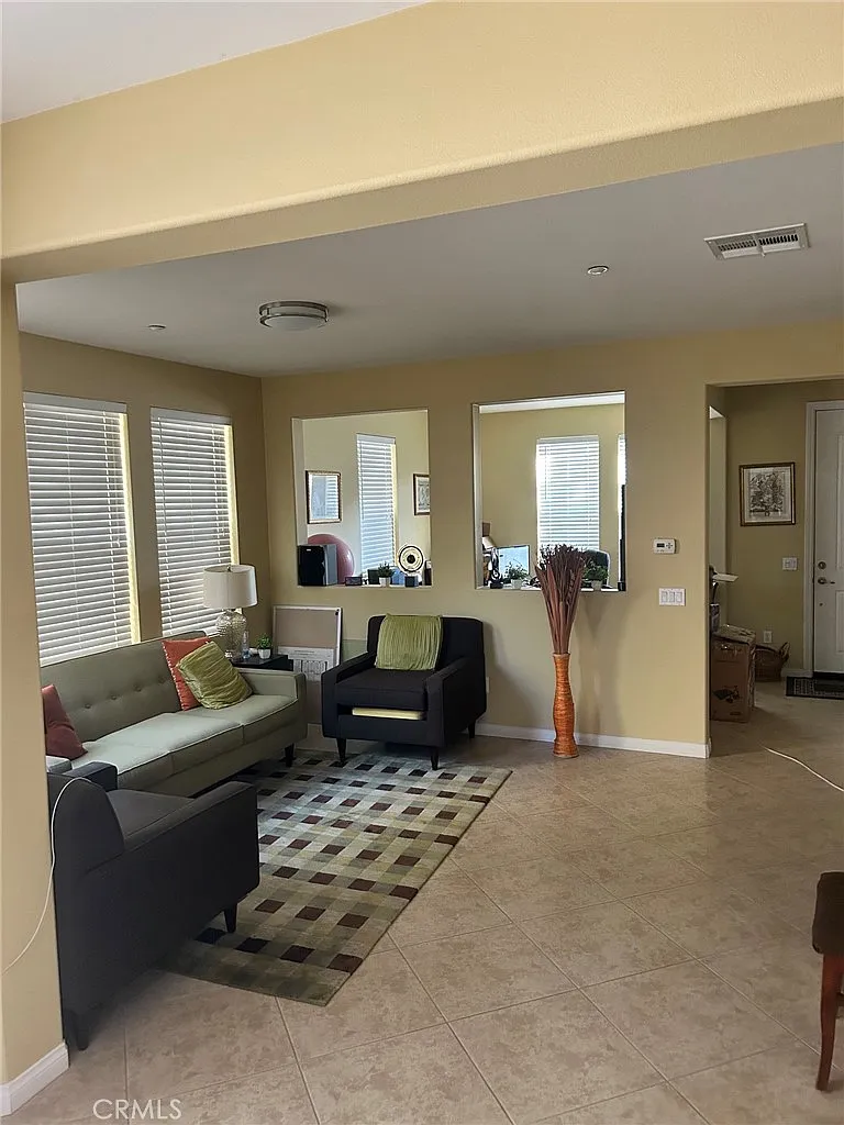 3 bed, 2.5 bath, 2139 sqft, $4,000 — Photo 1
