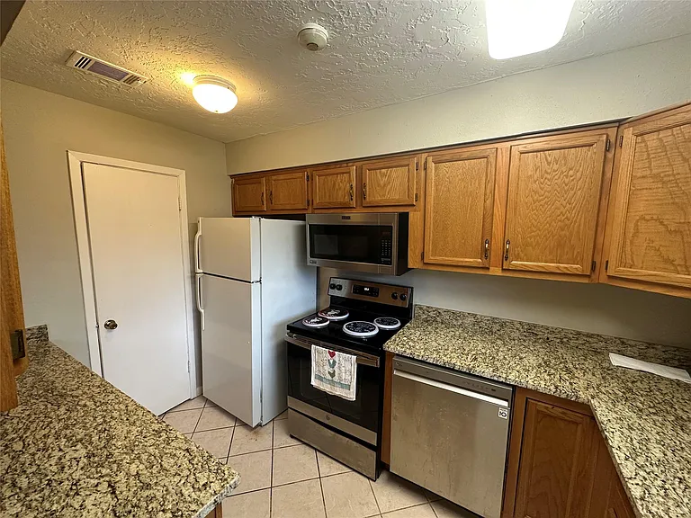 9939 Valley Park Dr — Photo 4