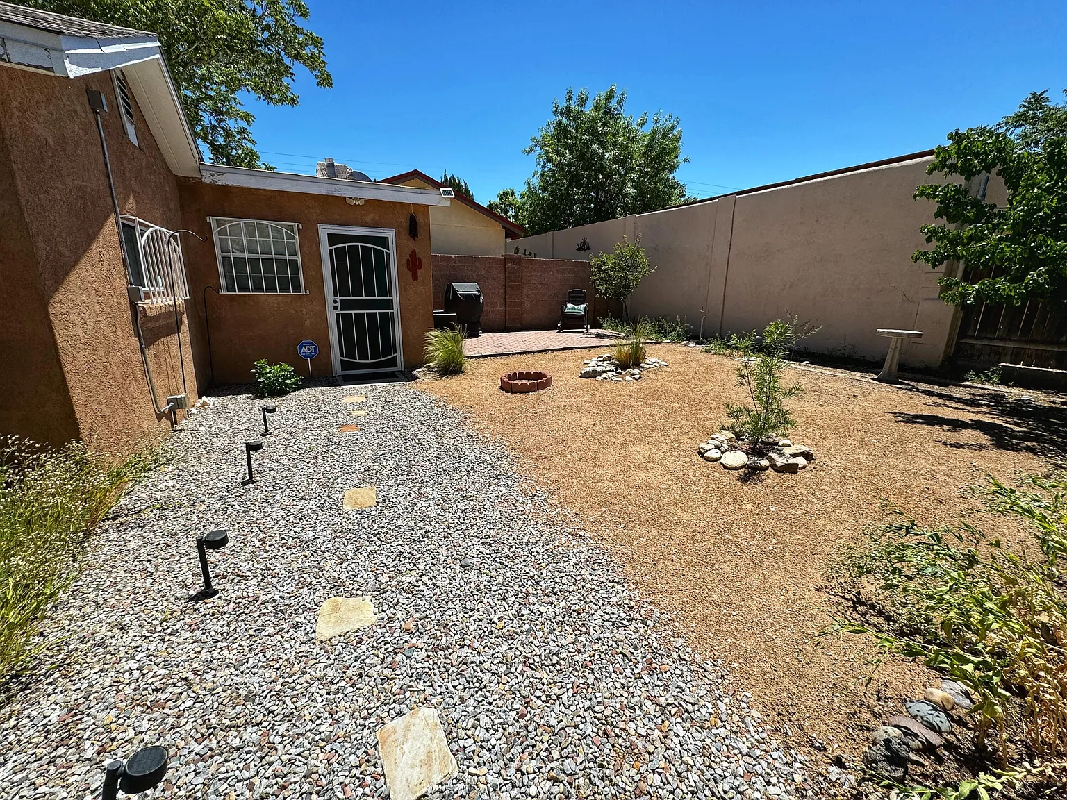 2 bed, 1.0 bath, 842 sqft, $1,700 — Photo 2