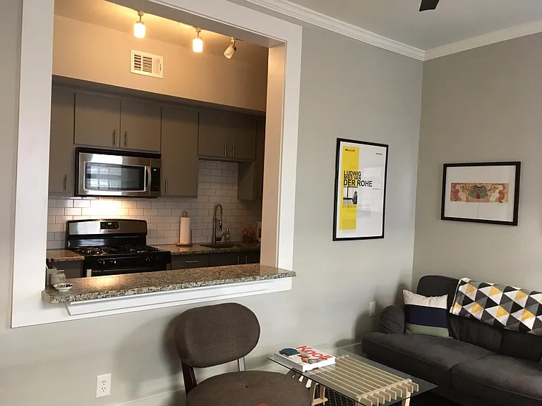 332 4th St NE #3 — Photo 2