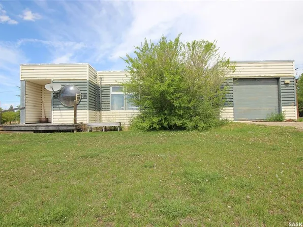 303 1st AVENUE W, Climax, SK S0N 0N0