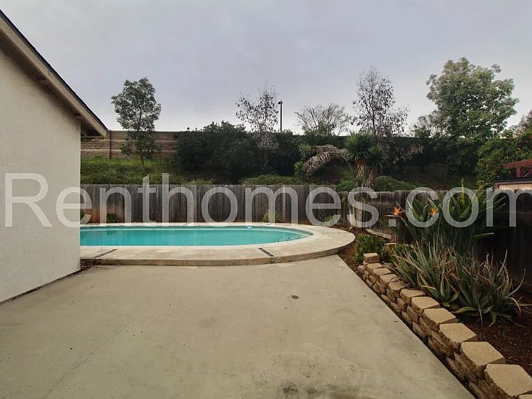 1553 Palomar Dr — Photo 31