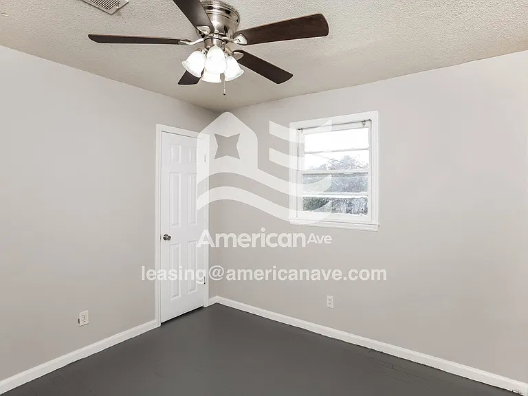 1671_009_main_bedroom_14286411.jpg