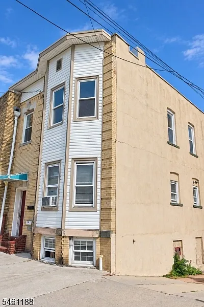 2 bed, 1.0 bath, $2,400 — Photo 2
