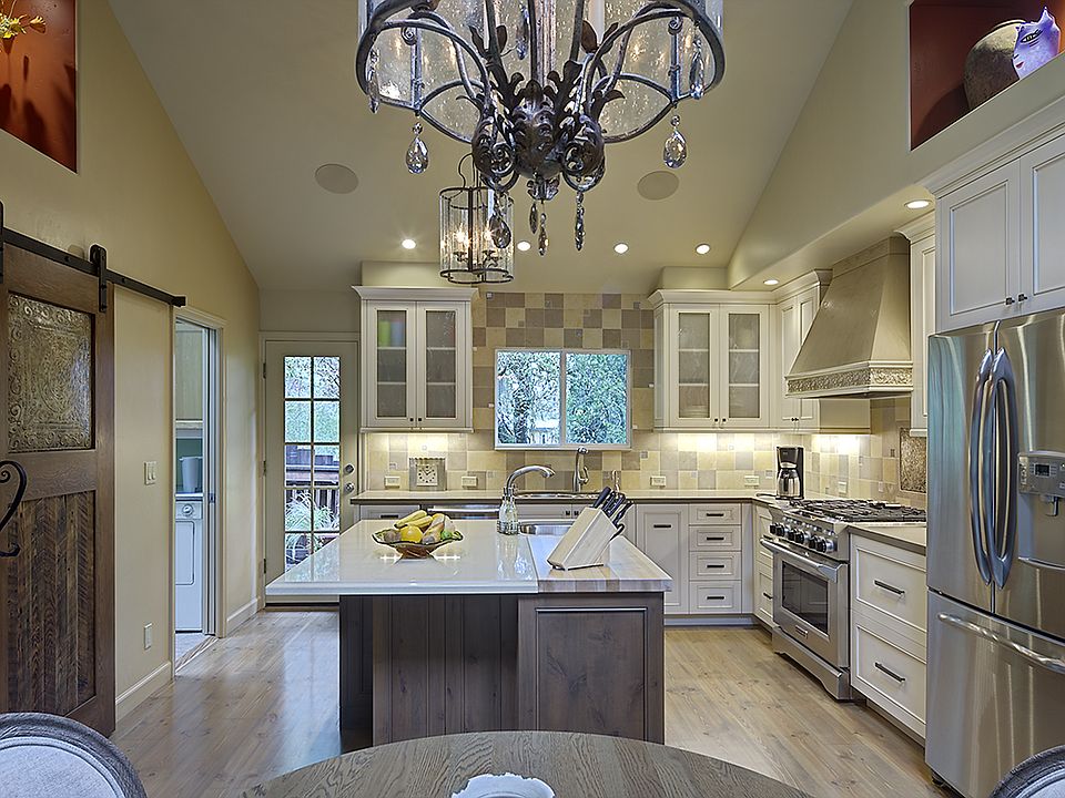 1st image of 3452 Oak Knoll Dr