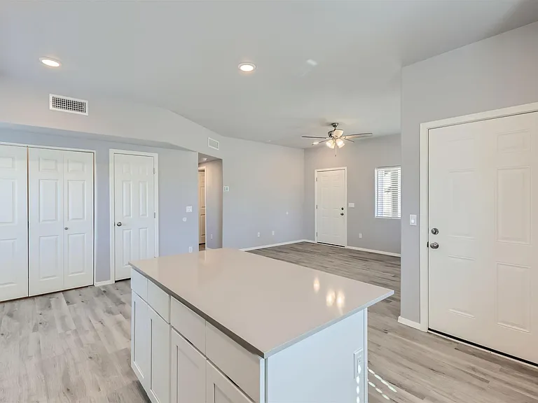 7010 N 80th Ave — Photo 10